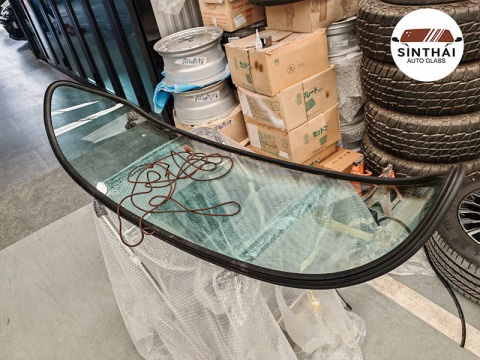 กระจกรถเก่ากระจกแตก รับเปลี่ยนทั้งบาน